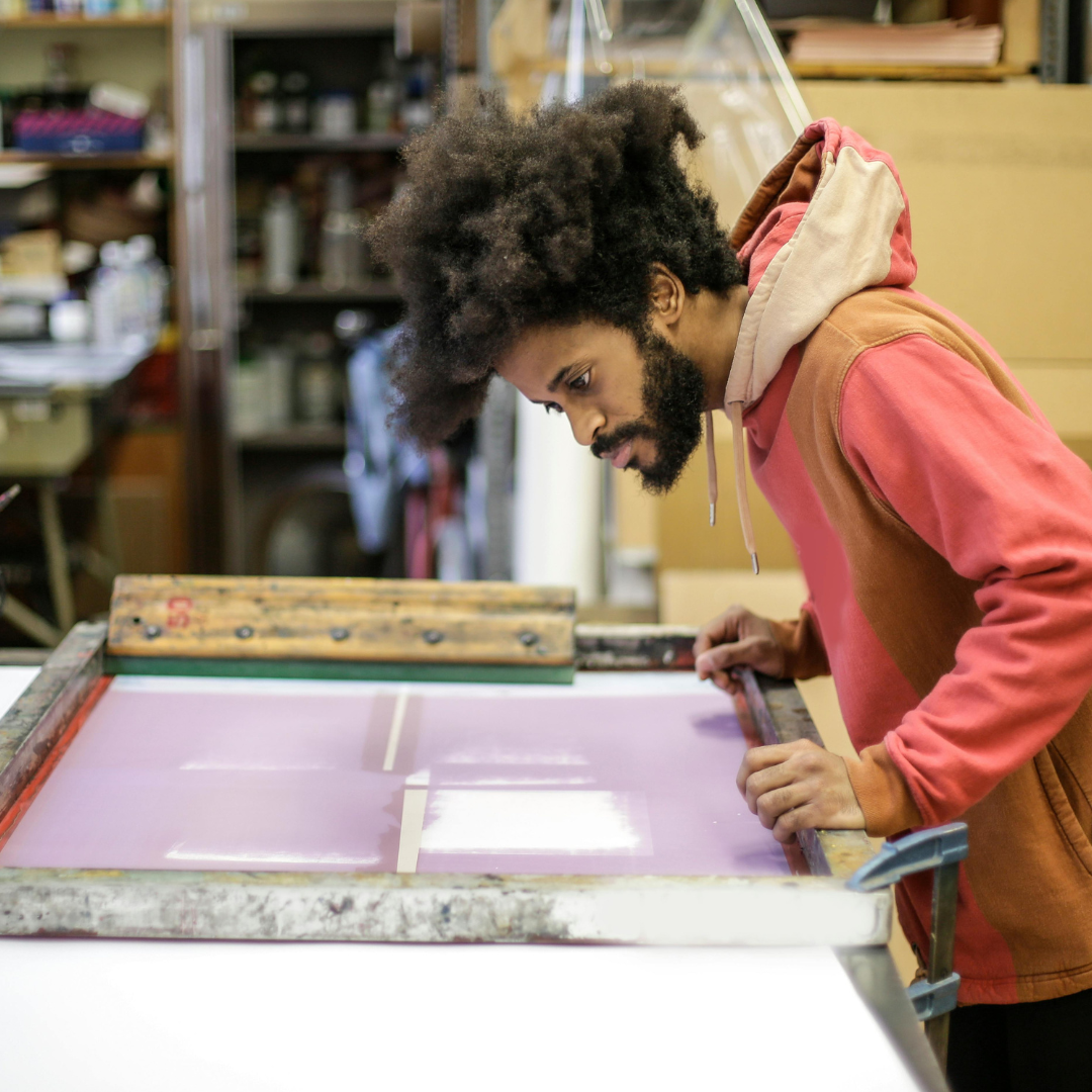 La sérigraphie textile : Tout savoir sur cette technique de marquage durable et personnalisée